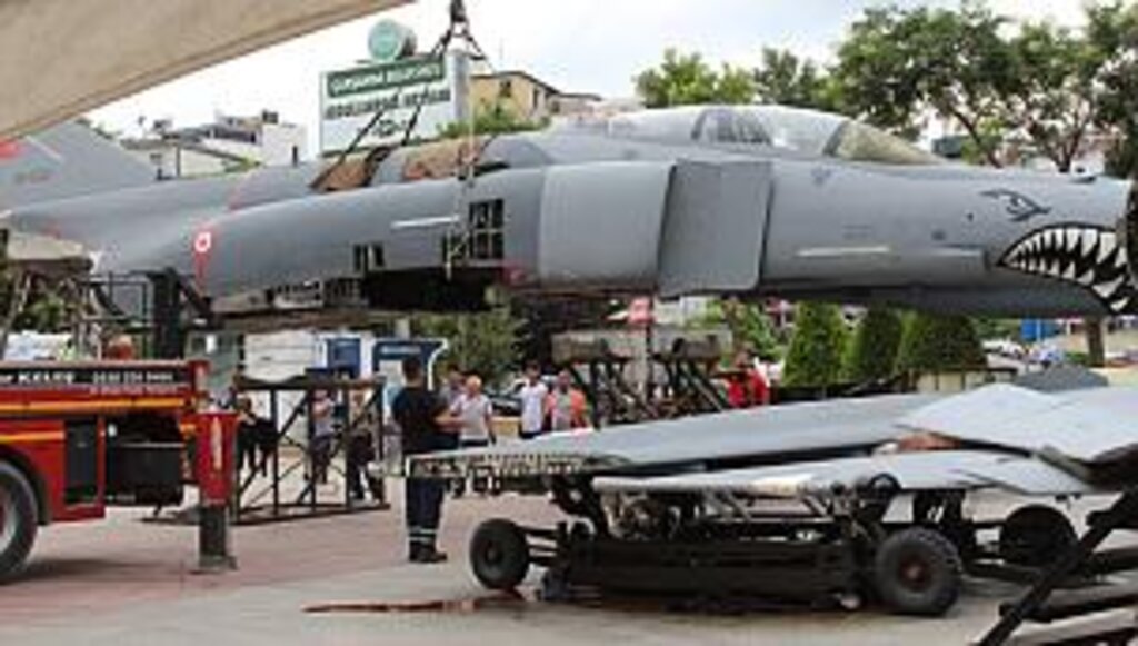 Çarşamba'ya Şehit annesinin Vasiyeti Üzerine Savaş Uçağı Yerleştiriliyor