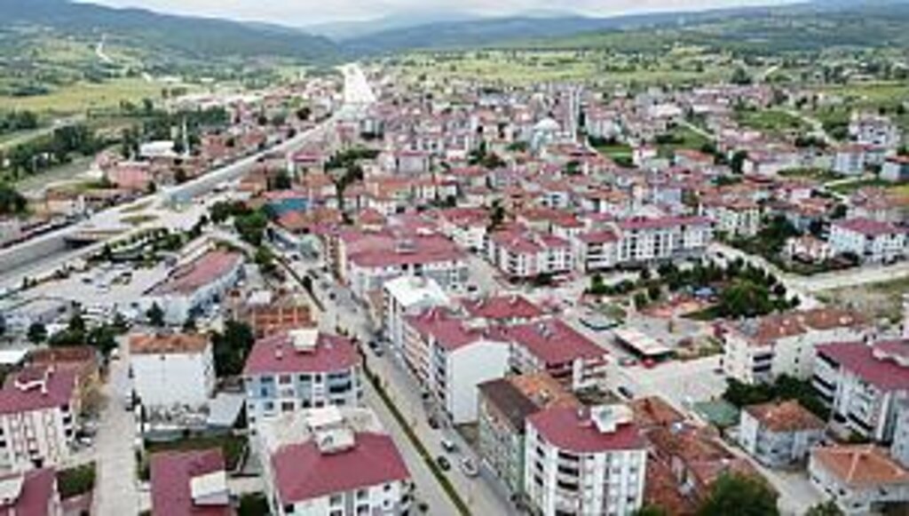 İLÇEDE İŞSİZLİK BİTTİ KAHVEHANELER KAPANDI