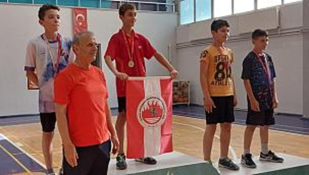 Samsun'da düzenlenen küçükler badminton şampiyonasında dereceye girenler belli oldu