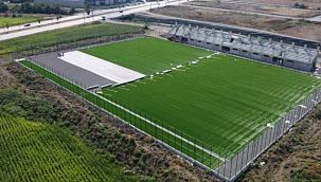  Tekkeköy ilçe stadında çimleme çalışmalarında sona gelindi