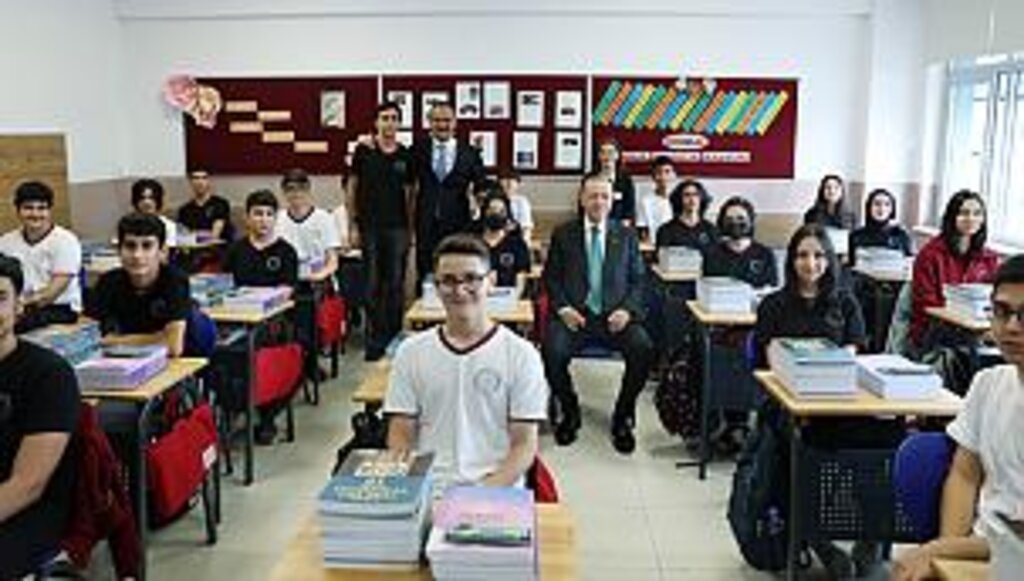 ERDOĞAN, SİZİ ECDADINIZA SÖVDÜRMEYE ÇALIŞAN KÖKSÜZLERE KULAK ASMAYIN