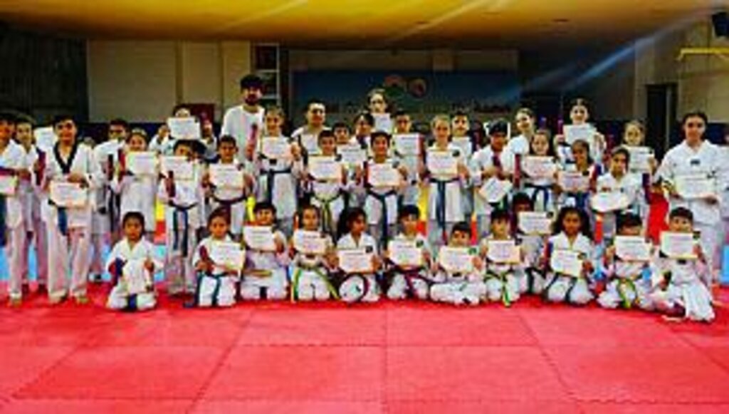 İLKADIMLI TAEKWONDOCULARIN KUŞAK SINAVI NEFESLERİ KESTİ