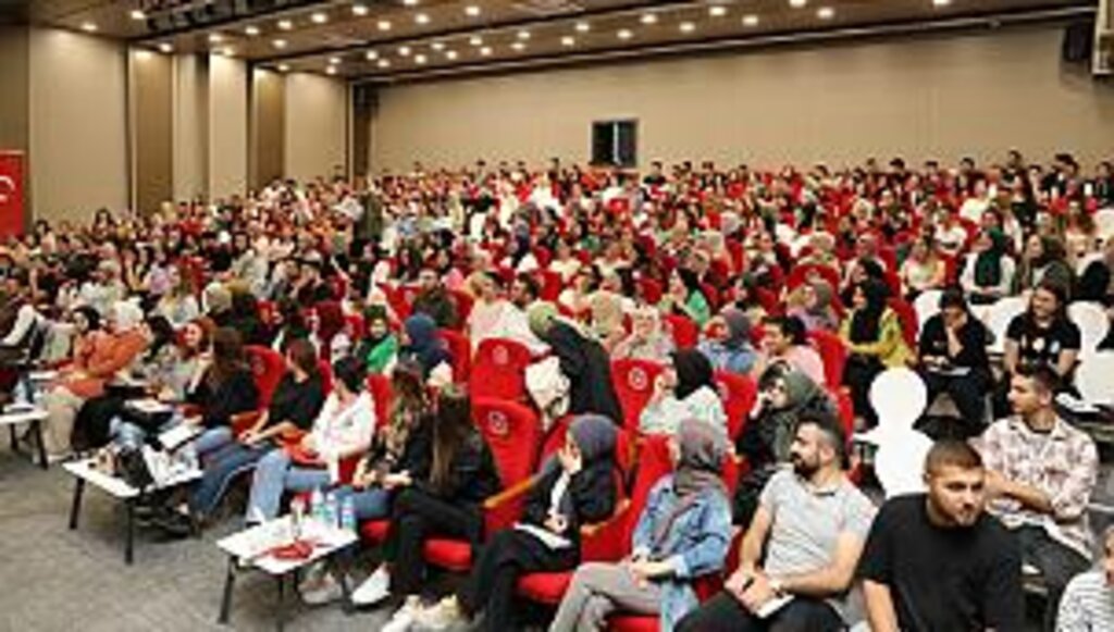 KPSS'YE LİSE VE ÖNLİSANS ALANINDA HAZIRLANAN 450 ÖĞRENCİYE BAŞKAN DEMİRTAŞ'TAN EĞİTİM DESTEĞİ