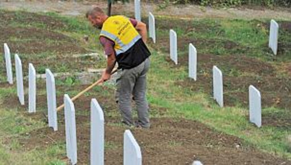 Samsun'da kimsesiz mezarların taş başları yapıldı