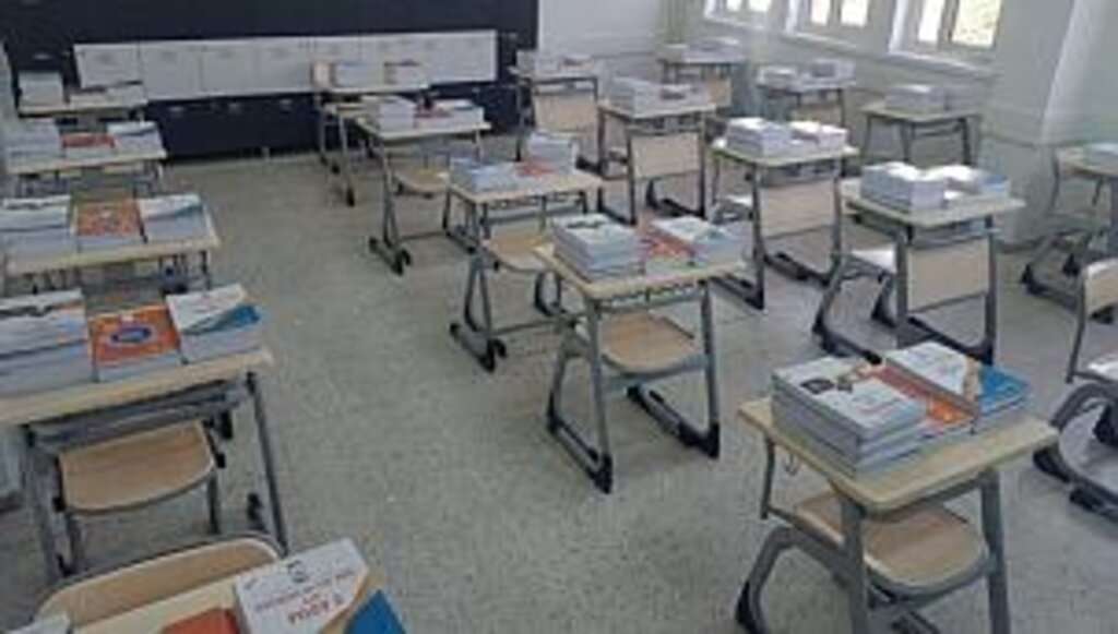 Ücretsiz Ders ve Yardımcı Kaynak Kitapları Sıralarda Öğrencileri Bekliyor