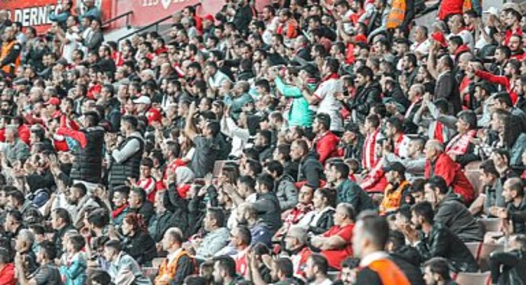 Samsunspor Hüseyin Eroğlu ile ilk galibiyetini aldı