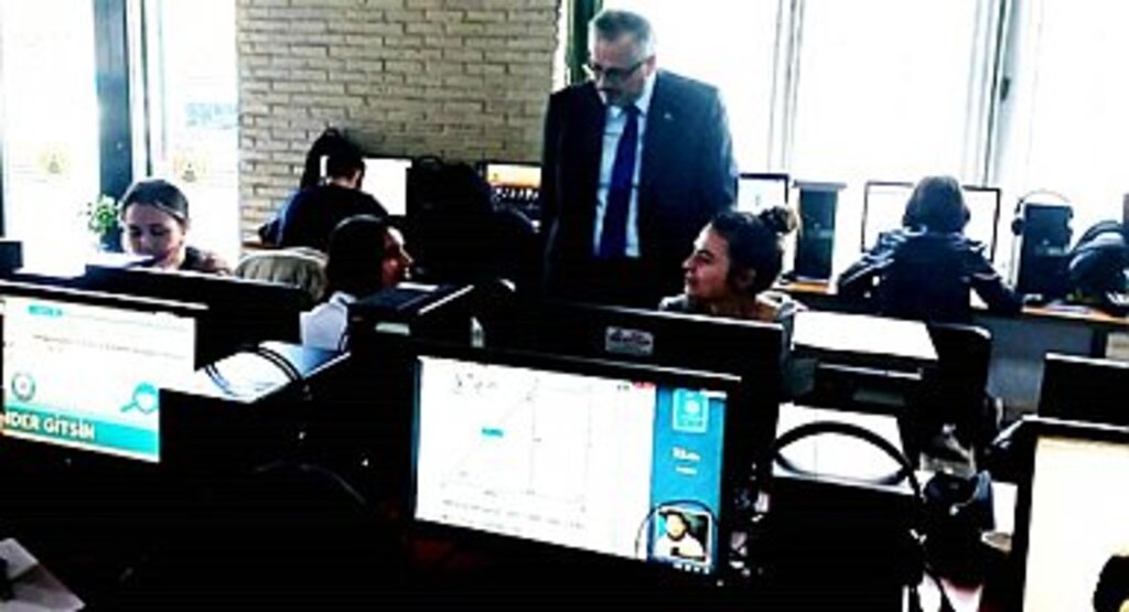 BAFRA MİLLET KIRAATHANESİNE GENÇLERDEN YOĞUN İLGİ