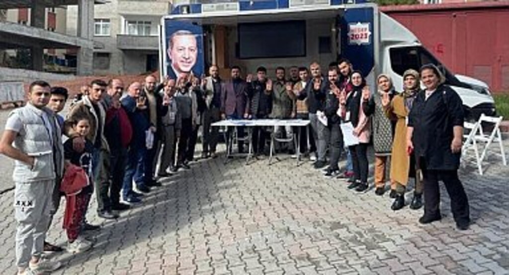 Başkan Erbin, İlkadımın 3611 cadde ve sokağında AK Parti var