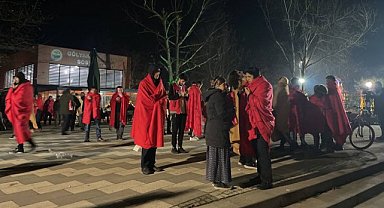 Düzce'de Deprem Halk Sokağa Döküldü
