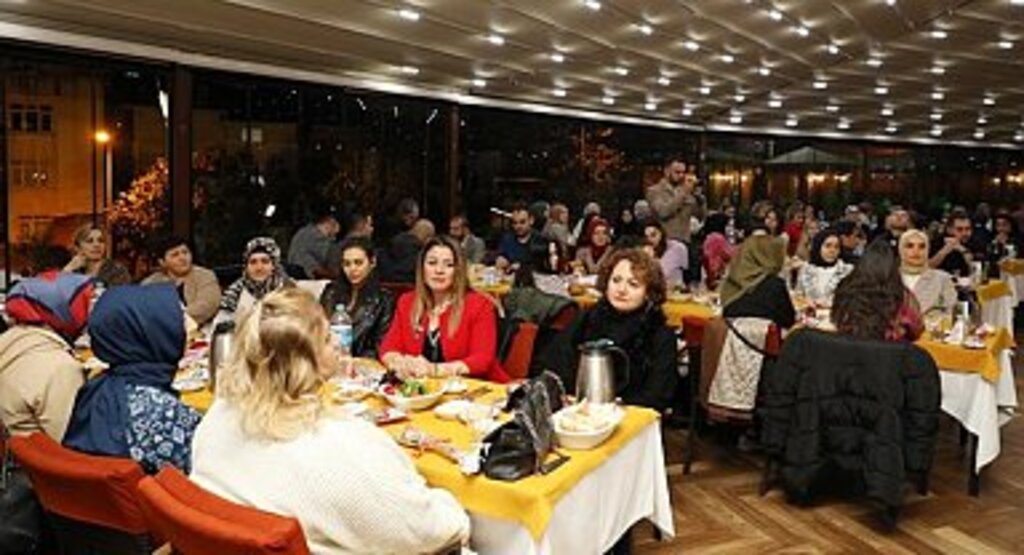 İLKADIM’DA ÖĞRETMENLER KUTLAMA YEMEĞİNDE BULUŞTU