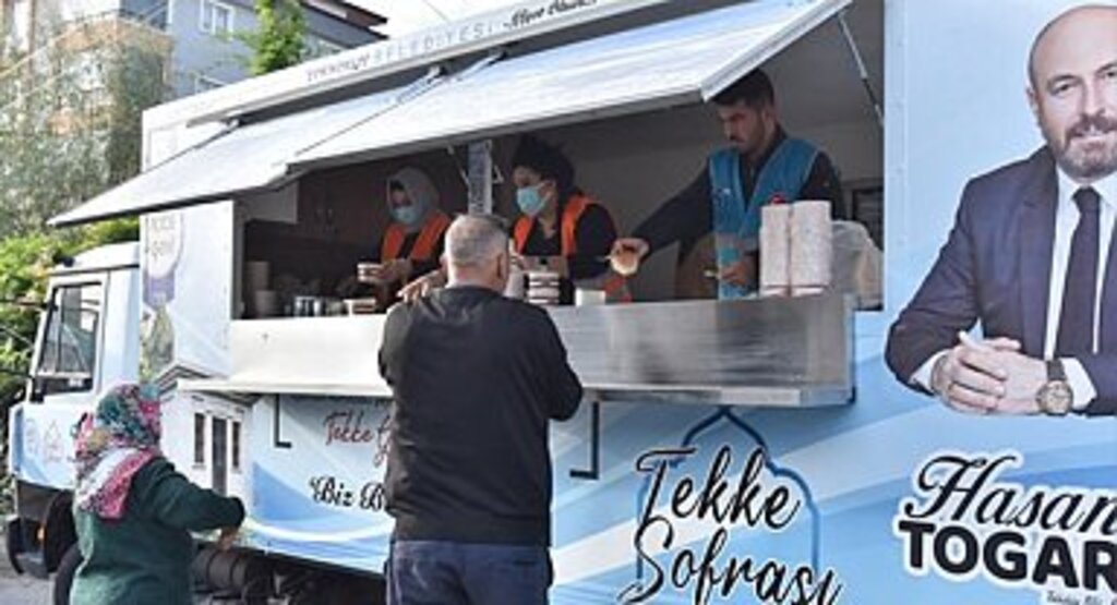 Tekkeköy’de pazar esnafı güne sıcak çorbayla başlıyor