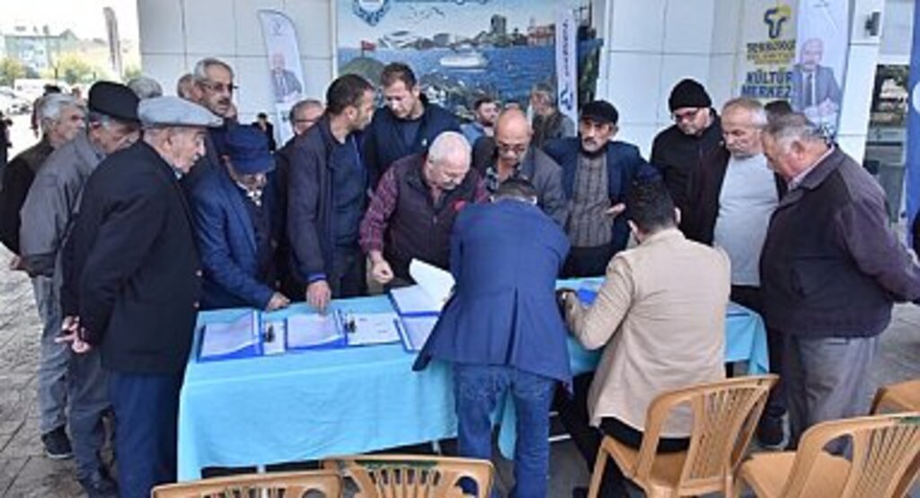 Tekkeköylü çiftçilere yerli buğday, yonca ve reygras tohumu dağıtıldı