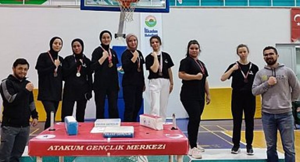 Bu Kızların Bileklerini Büken Çıkmadı