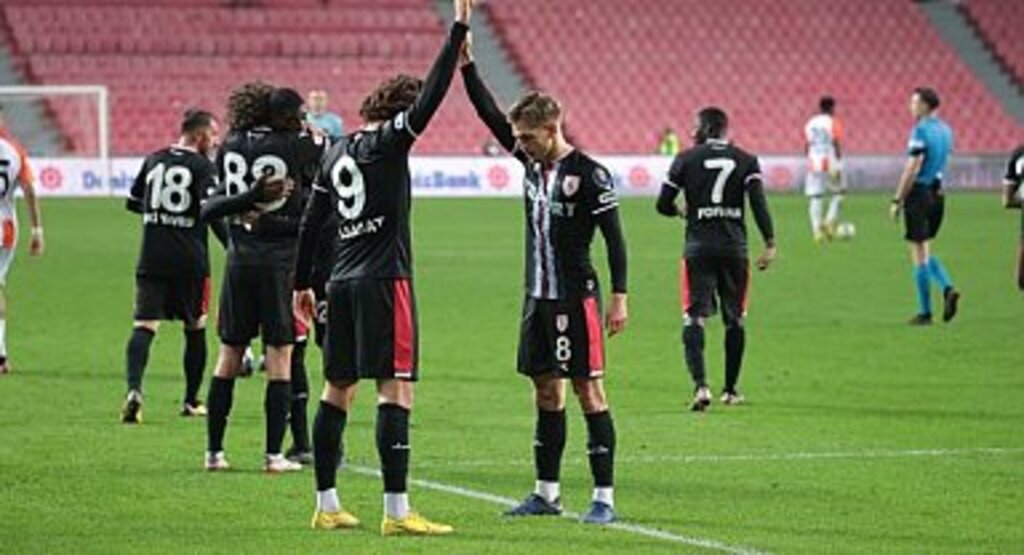 Samsunspor Adanaspor'u 2 Golle Devirdi