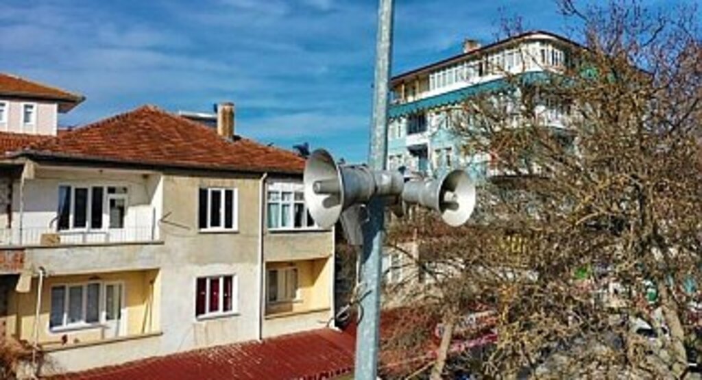 GÖÇ VEREN KAVAK ANONSLA İŞÇİ ARIYOR