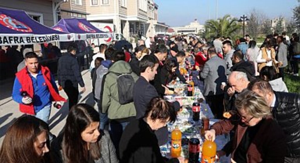 ÜNİVERSİTE ÖĞRENCİLERİ SORDU BAŞKAN KILIÇ CEVAPLADI