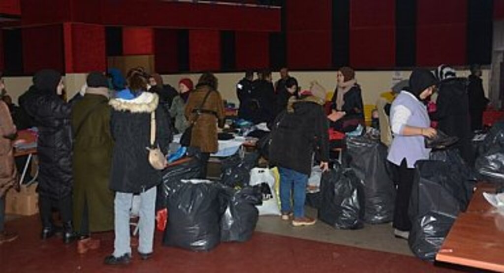 19 Mayıs İlçesi Deprem Bölgesine 5 Tır Yardım Gönderdi