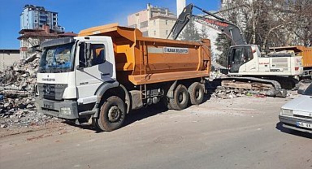 Başkan Sarıcaoğlu, Gücümüzün Yettiği Kadar Depremzedelerin Yanında Olduk