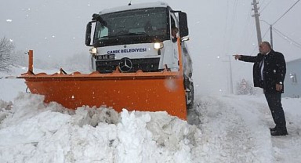 Canik Belediyesi karla mücadele ekipleri alarma geçti