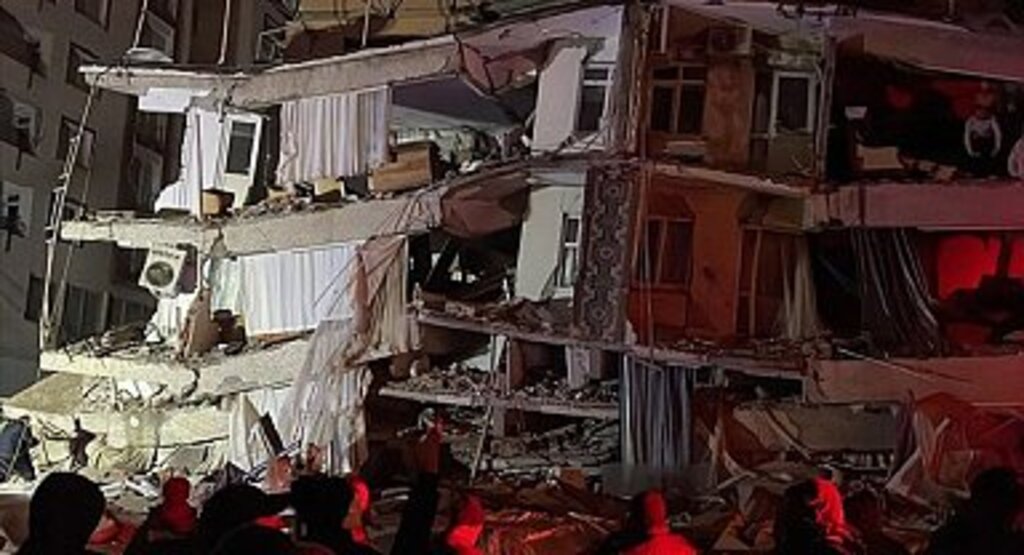 Samsun'da Okullar Tatil Edildi Kamu Binaları Boşaltıldı