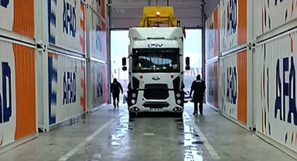 Samsun'dan Deprem Bölgesine 15 Tır Yardım