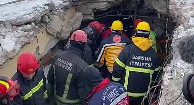 Samsun İtfaiye Ekipleri 11 Depremzedeyi Enkazdan Sağ Çıkardı