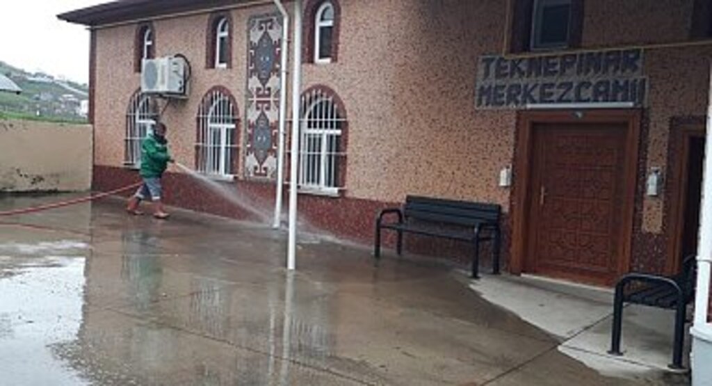 Canik’te Camilerde Ramazan Temizliği