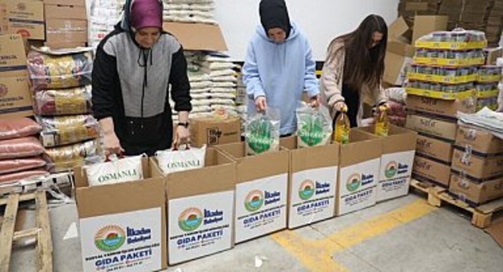 İLKADIM’DA RAMAZANIN BEREKETİ SOFRALARA YAYILIYOR