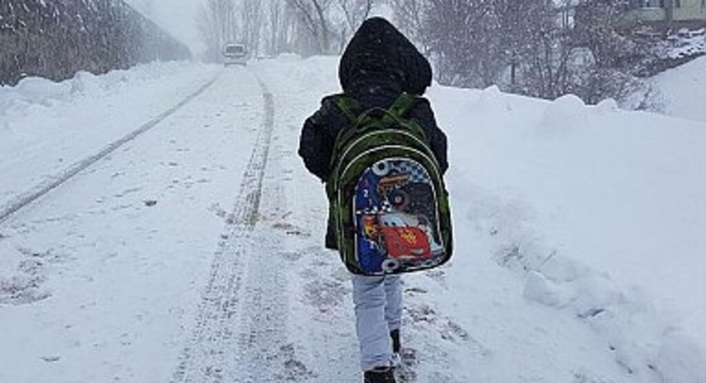 Samsun'da eğitime kar engeli 3 ilçede okullar tatil edildi
