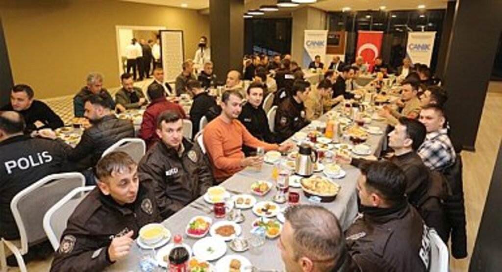 Başkan Sandıkçı Emniyet Teşkilatıyla İftarda Bir Araya Geldi