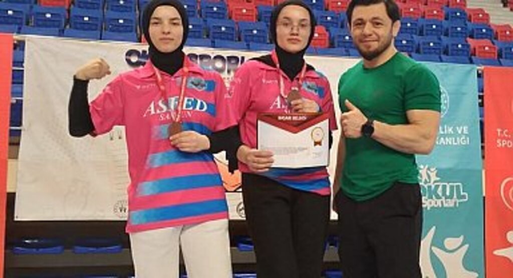 Havzalı genç kızlar bilek güreşinde kök söktürdü