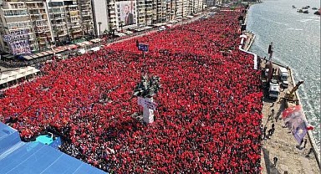 İzmir'de Cumhurbaşkanı Erdoğan'a büyük ilgi