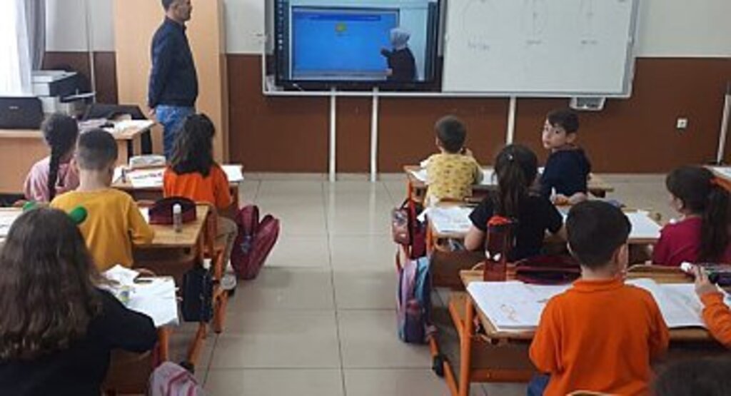 Samsun' da Okullara 10 Bin Akıllı Tahta Yerleştirildi