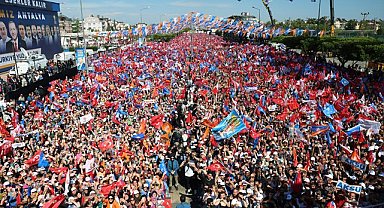 Cumhurbaşkanı Erdoğan: Türkiye’yi, daha ileriye taşımak için ter döküyoruz