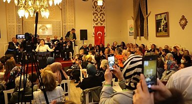 İLKADIM TSM KOROSU SANAT MÜZİĞİNİN EN GÜZEL ESERLERİNİ ANNELER İÇİN SESLENDİRDİ