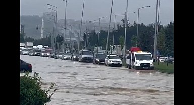 Samsun İzmir'e Döndü Yoğun Yağış Caddeleri Sular Altında Bıraktı