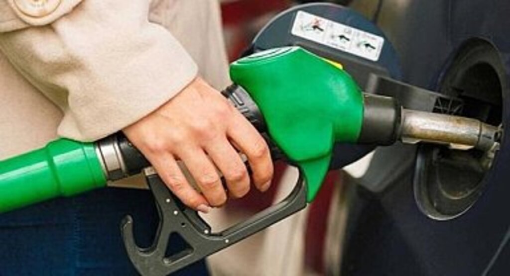 Akaryakıta Büyük Zam Benzin ve Motorin 5 Lira Arttı