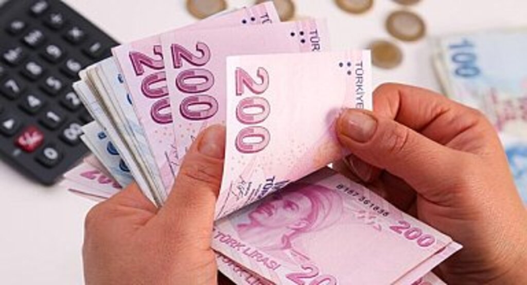 Memur ve emekli maaşlarını düzenleyen Torba Yasa kabul edildi