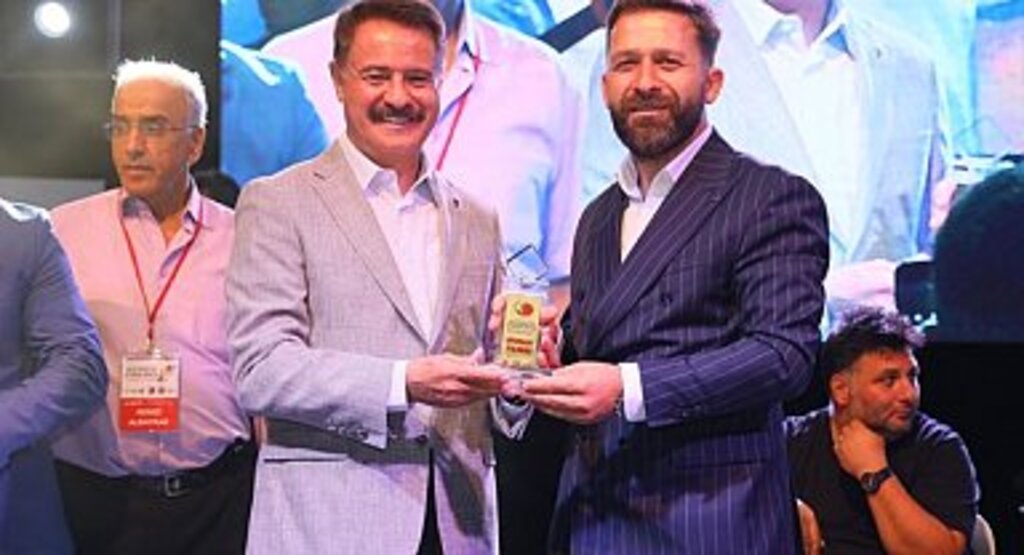 Ak Parti'li Osman Yılmaz CHP'li Belediye İle Birlikte Festival Düzenledi