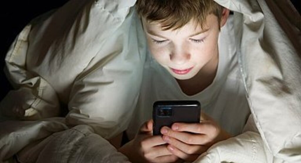 Bakanlıktan sosyal medyada çocuklarının fotoğrafını paylaşan ailelere uyarı