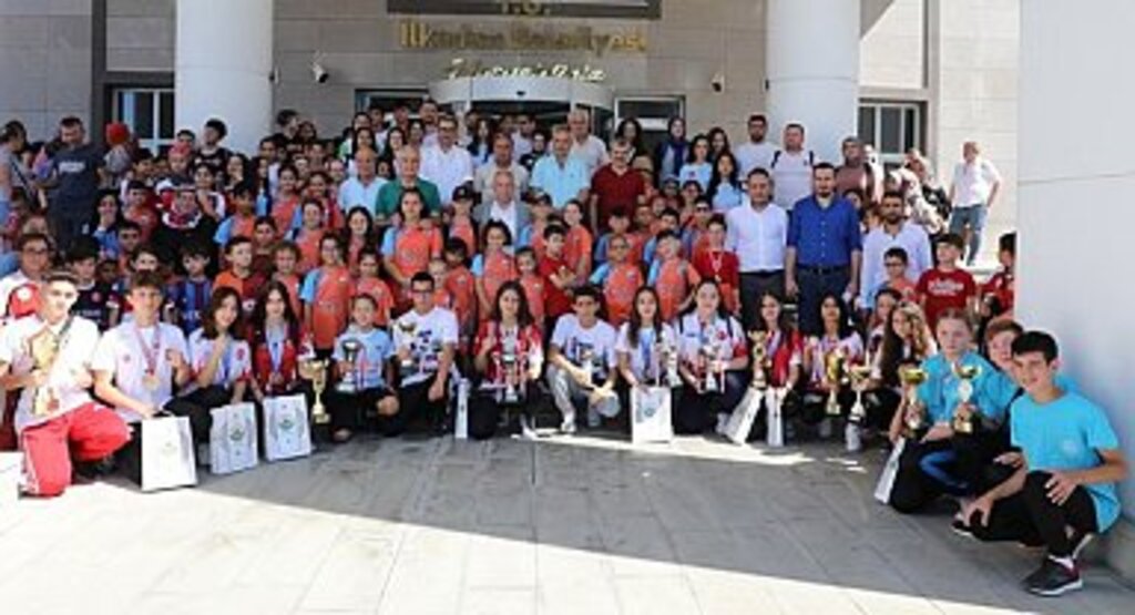 İlkadım Belediyesi Başarılı Sporcuları Gram Altın İle Ödüllendirdi