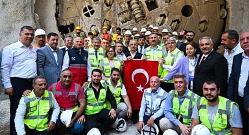 TÜRKİYE’NİN EN UZUN DEMİRYOLU TÜNELİNDE IŞIK GÖRÜNDÜ