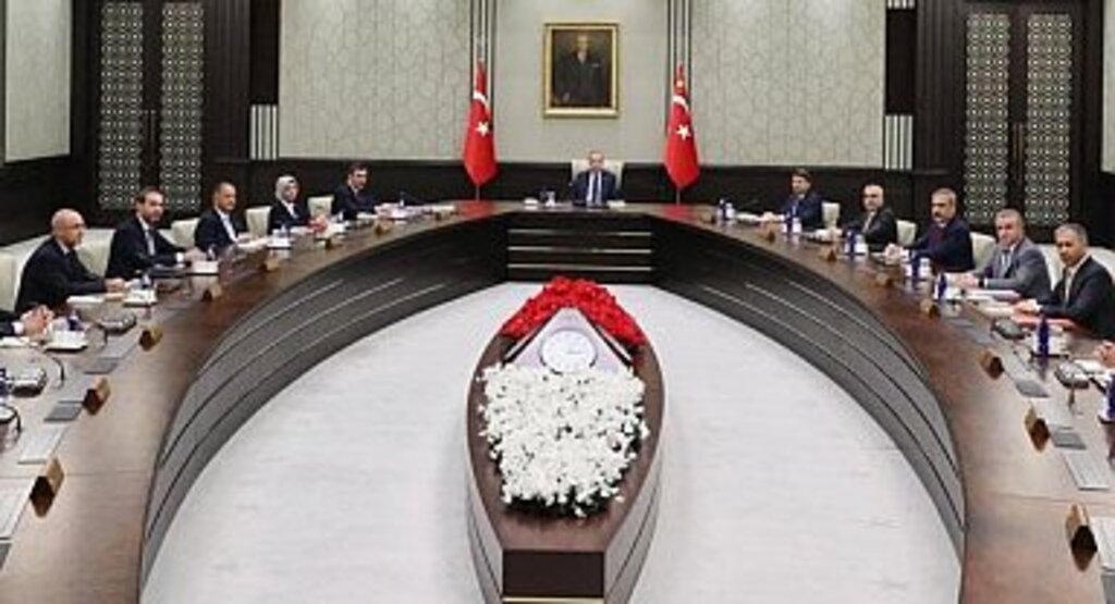 Kabine Emekli Maaş Artışı, Gençlere Vergisiz Bilgisayar ve Telefon Gündemi İle Toplanıyor