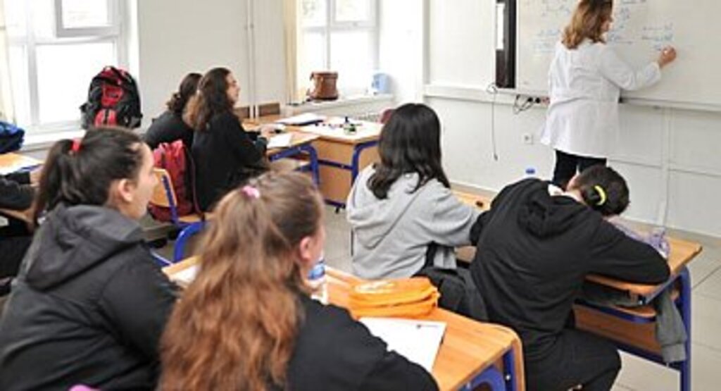 Orta öğretimde 50 ortalama ile sınıf geçme kaldırıldı 6 zayıfı olan öğrenci sınıfta kalacak