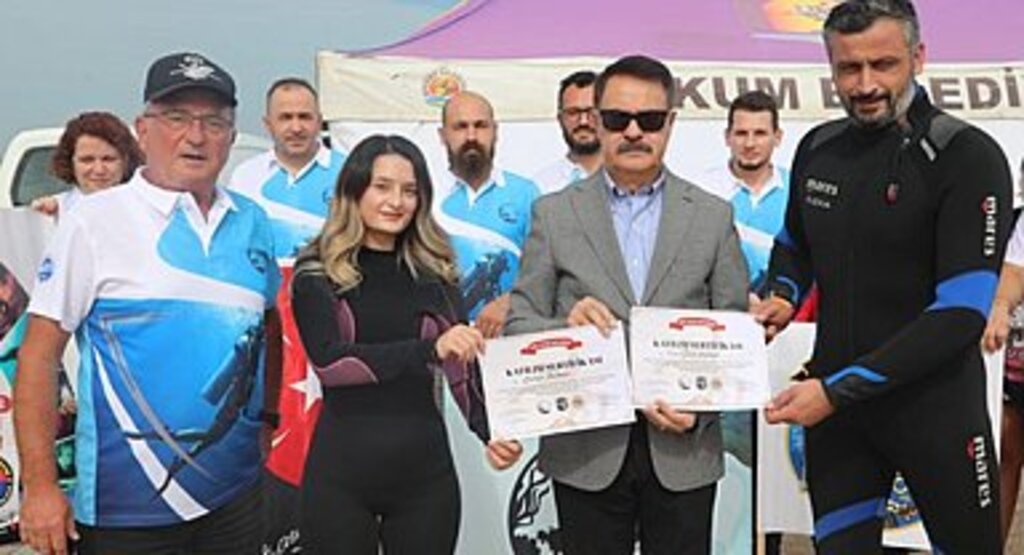 Atakum’da dalgıçlardan Cumhuriyet dalışı