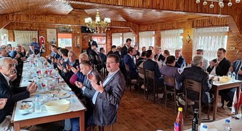 BAŞKAN AKGÜL MUHTARLARI AĞIRLADI