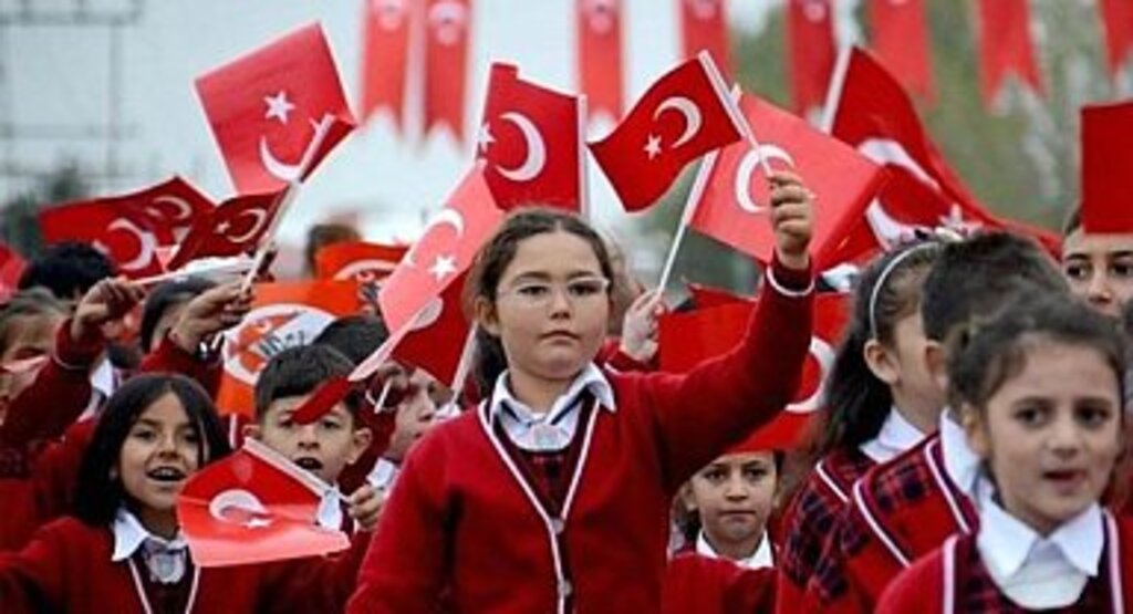 Okullara Pazartesi günü 100. yıl tatili