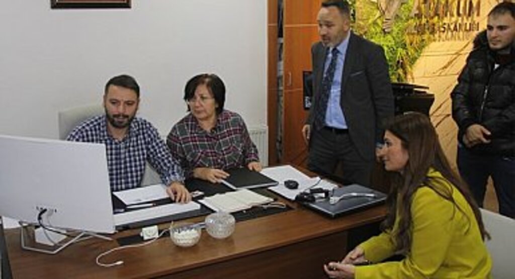 GAMZE ÖZATILGAN ATAKUM BELEDİYESİ ADAY ADAYLIĞI BAŞVURUSUNU YAPTI