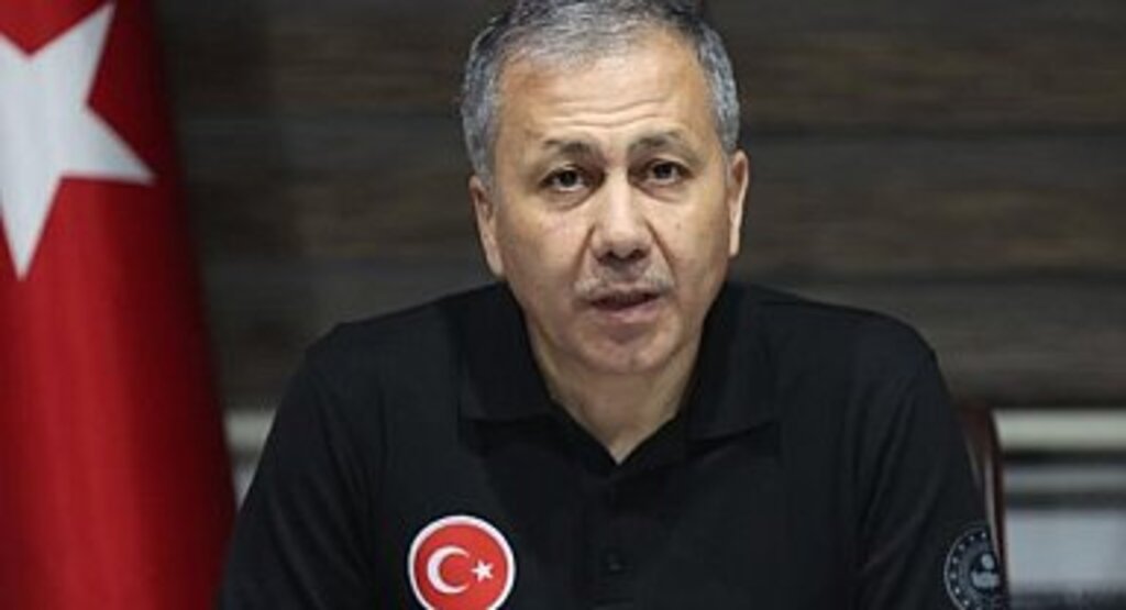 Karadeniz'de Dalga Boyu 9 Metreyi Aştı 2 Gemi Battı