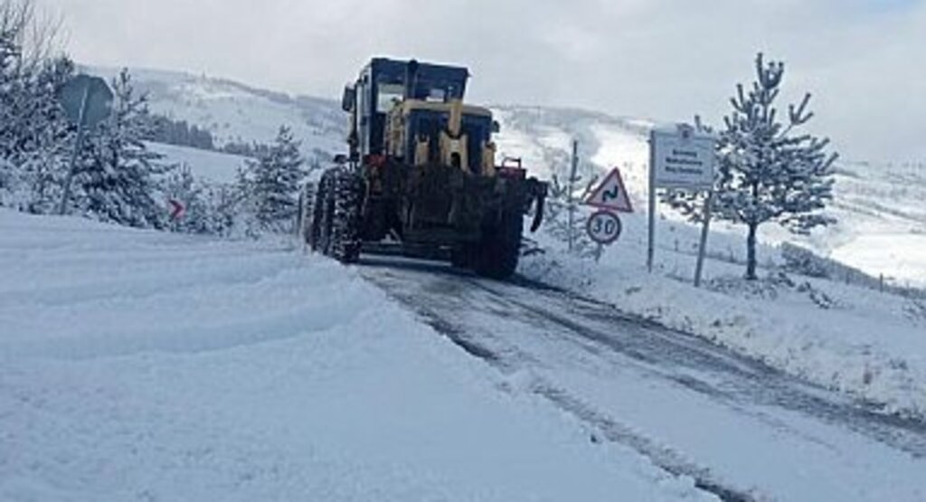 Samsun'da Karla Mücadele: 42 Mahallenin Yolu Açıldı